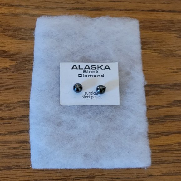 ❣️HP❣️ Alaska black Diamond surgical steel posts - never worn - Picture 2 of 3